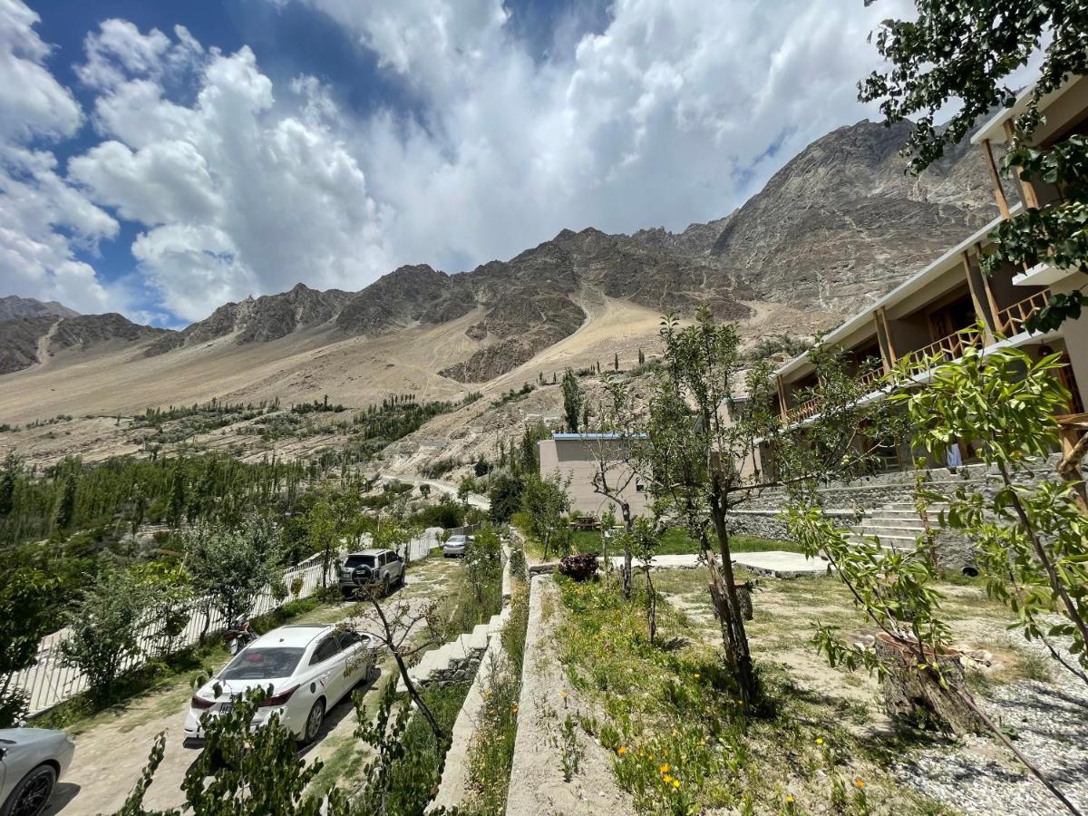 Applegardenhunza Hotel Aliabad Exterior photo